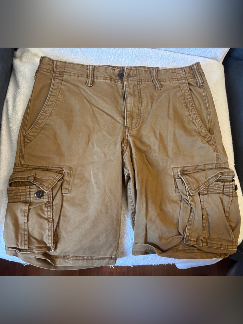 GAP men size 30 Tan Cargo Shorts with Utility Pockets
